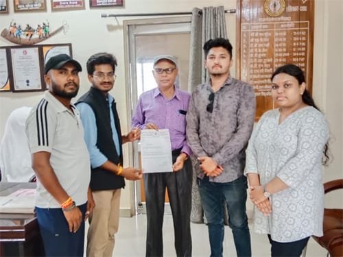 नवरात्रि पर परीक्षा स्थगित करने की मांग, एबीवीपी ने सौंपा ज्ञापन