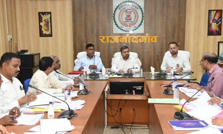 राजनांदगांव : पॉवर कंपनी के अध्यक्ष डॉ. रोहित यादव ने विभागीय कार्यों की प्रगति पर मैदानी अधिकारियों की ली समीक्षा बैठक