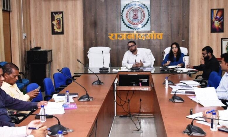 राजनांदगांव : कलेक्टर ने शिक्षा, महिला एवं बाल विकास विभाग तथा अनुसूचित जाति एवं जनजाति विकास विभाग के अधिकारियों की बैठक लेकर कार्यों की समीक्षा की