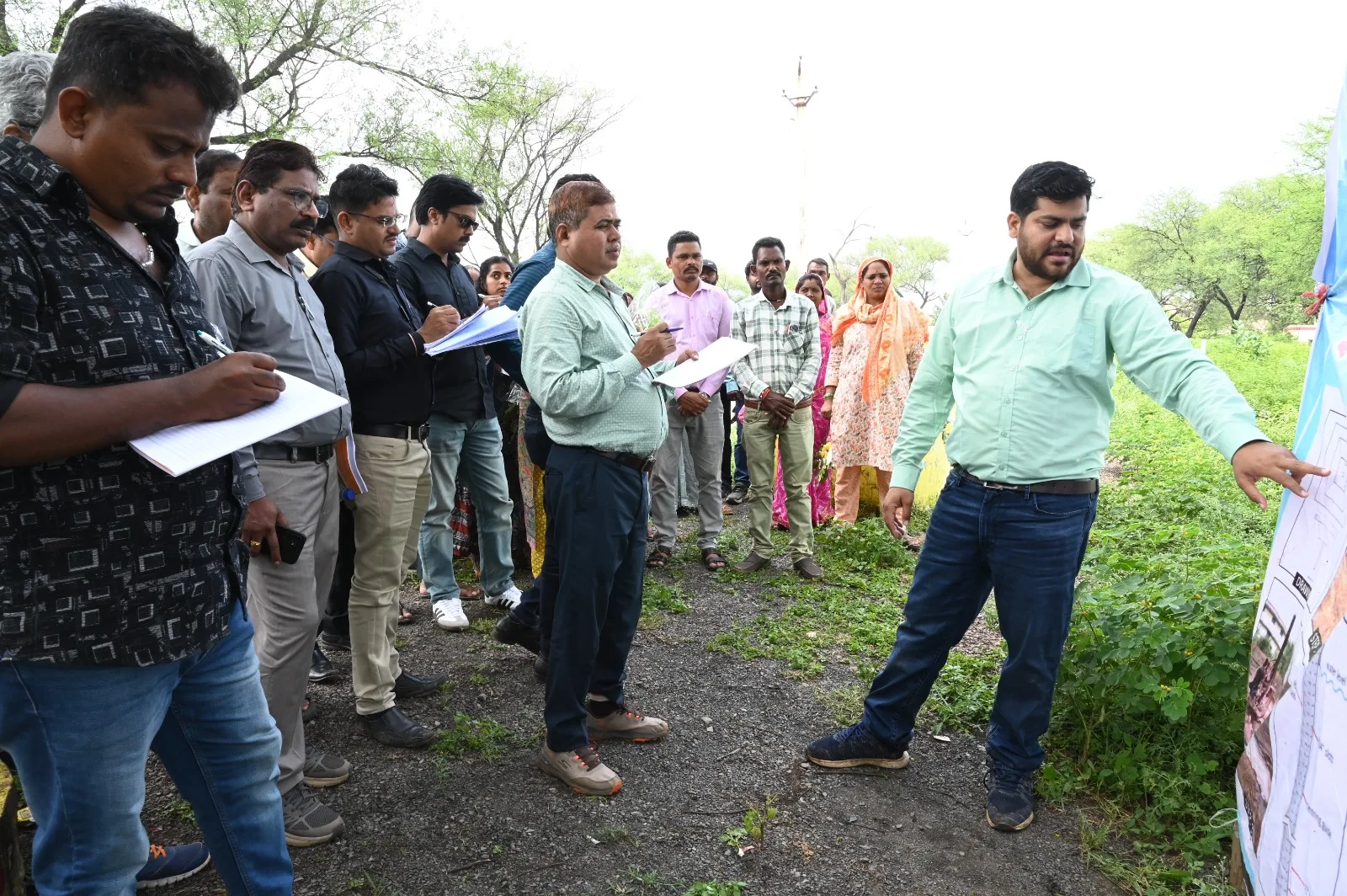 राजनांदगांव : जिले में मनरेगा अंतर्गत संचालित नवाचार एवं उत्कृष्ट कार्यों का अवलोकन करने पहुंचा 7 राज्यों का प्रतिनिधिमंडल