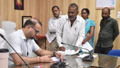 राजनांदगांव : कलेक्टर ने जनदर्शन में पहुंचे जनसामान्य की सुनी शिकायत एवं समस्याएं