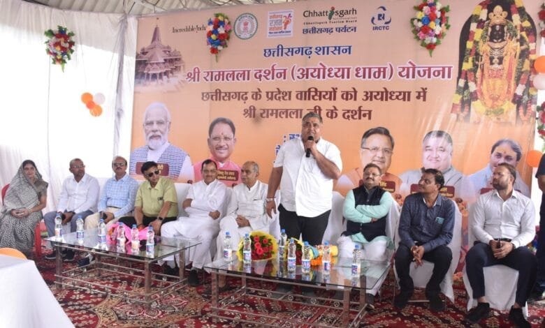 राजनांदगांव : पर्यटन मंत्री राजेश अग्रवाल ने श्री रामलला दर्शन अयोध्या धाम योजना अंतर्गत दुर्ग एवं बस्तर संभाग के 650 तीर्थ यात्रियों को हरी झंडी दिखाकर स्पेशल ट्रेन से किया रवाना