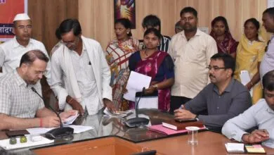 राजनांदगांव : कलेक्टर ने जनदर्शन में पहुंचे जनसामान्य की सुनी शिकायत एवं समस्याएं