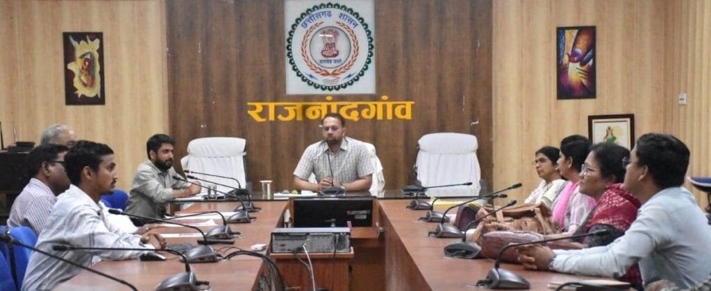 राजनांदगांव : छात्राओं को अपने कॉलेज की पढ़ाई जारी रखने के लिए अजीम प्रेमजी स्कॉलरशिप योजना से मिलेगी सहायता : कलेक्टर