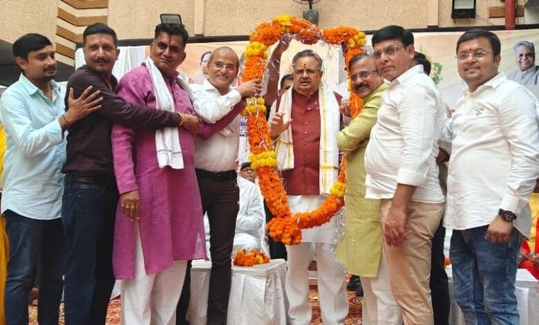 राजनंदगांव : प्रबुद्धजन सम्मेलन में विशिष्ट व्यक्तित्व का सम्मान किया गया - लाल किले से मोदी जी द्वारा शौचालय की बात से मुझे भी आश्चर्य हुआ था - डॉ. रमन सिंह