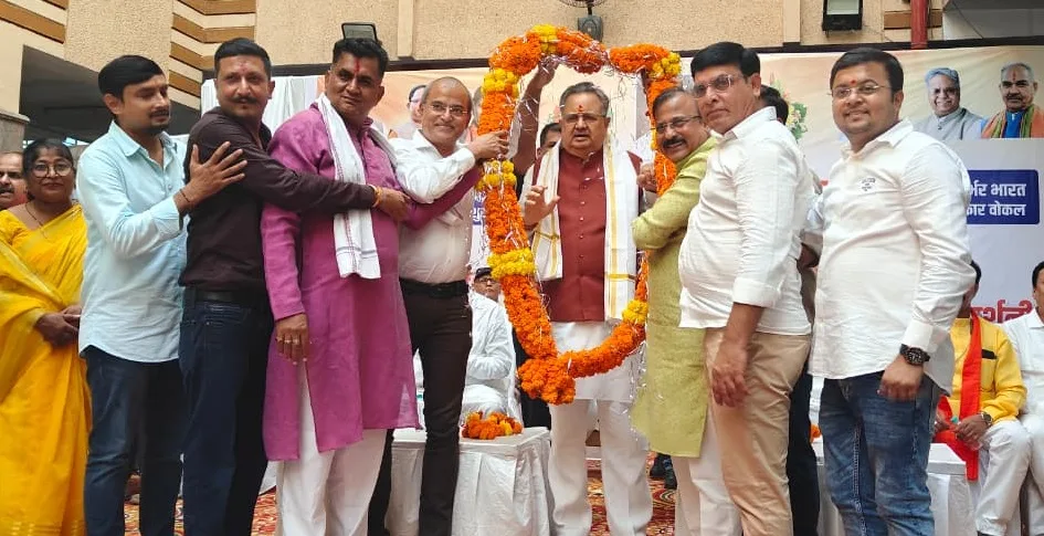 राजनंदगांव : प्रबुद्धजन सम्मेलन में विशिष्ट व्यक्तित्व का सम्मान किया गया - लाल किले से मोदी जी द्वारा शौचालय की बात से मुझे भी आश्चर्य हुआ था - डॉ. रमन सिंह