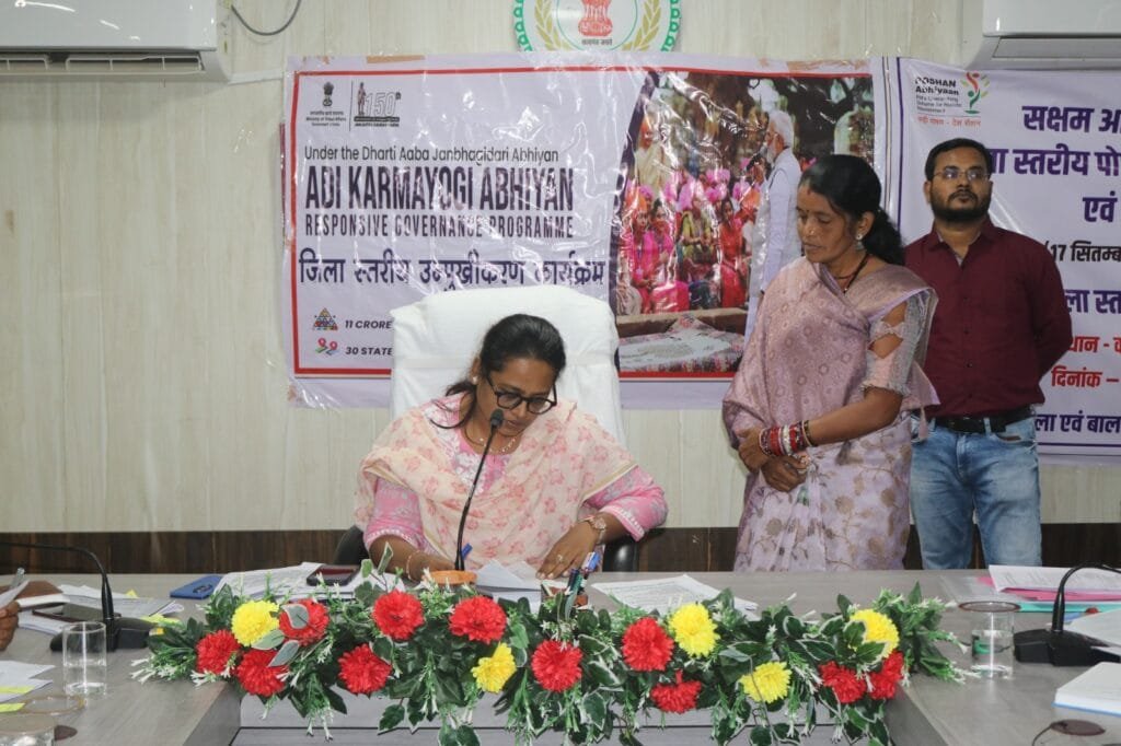 मोहला : जनदर्शन में विभिन्न मांगो एवं शिकायतो को लेकर पहुंचे ग्रामीण