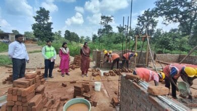 मोहला : कलेक्टर प्रजापति ने पीएम आवास निर्माण एवं राजमिस्त्री प्रशिक्षण का किया निरीक्षण