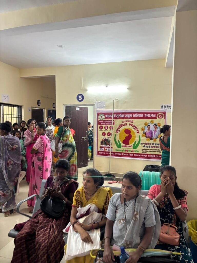 मोहला : स्वस्थ नारी सशक्त परिवार अभियान के तहत गर्भवती महिलाओं की जांच