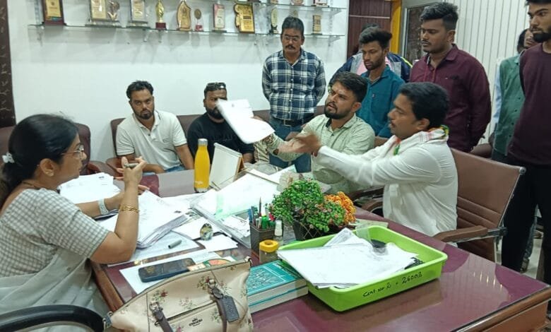 राजनांदगांव : भाजपा के शासन में अधिकारी अब ज्ञापन लेने से कर रहे हैं मना,NSUI ने कार्यालय में किया चस्पा