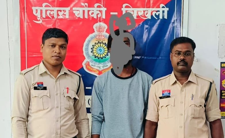 Rajnandgaon: हनुमान मंदिर के पास चाकू लहरा कर आने जाने वालो को डरा धमका रहा था आरोपी, गिरफ्तार ...