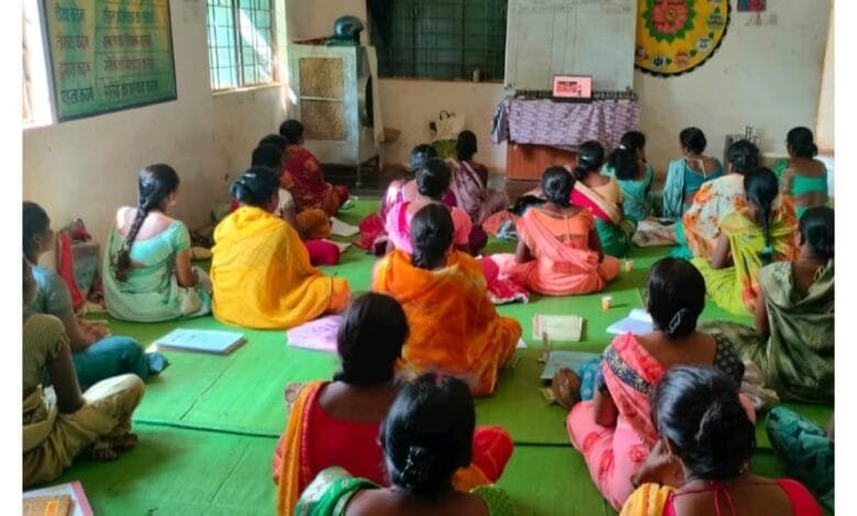 मोहला : प्रधानमंत्री आवास योजना (ग्रामीण) अंतर्गत दीदी के गोठ रेडियो कार्यक्रम का आयोजन