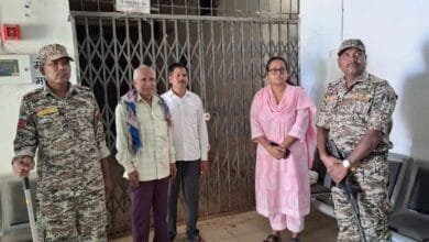 मोहला : कलेक्टर प्रजापति ने की वेयरहाउस का निरीक्षण, राजनैतिक दल के प्रतिनिधि रहें मौजूद