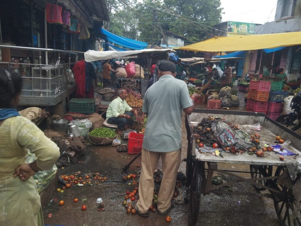 Rajnandgaon: मौसमी बिमारी डेंगू मलेरिया के रोकथाम हेतु आमजन को डोर टू डोर समझाईस एवं घर घर क्लोरिन टेबलेट का वितरण