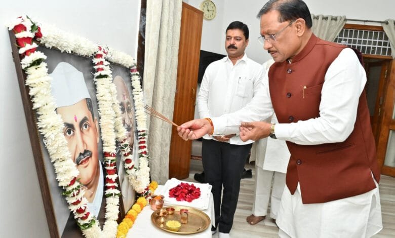 रायपुर : मुख्यमंत्री ने राष्ट्रपिता महात्मा गांधी और पूर्व प्रधानमंत्री श्री लाल बहादुर शास्त्री को उनकी जयंती पर किया नमन