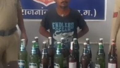 Rajnandgaon: ढाबा में चल रही थी अवैध शराब बिक्री, दो आरोपी गिरफ्तार