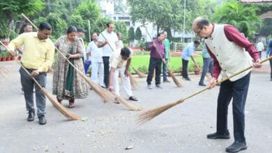 रायपुर : राज्यपाल ने गांधी जयंती पर की साफ-सफाई