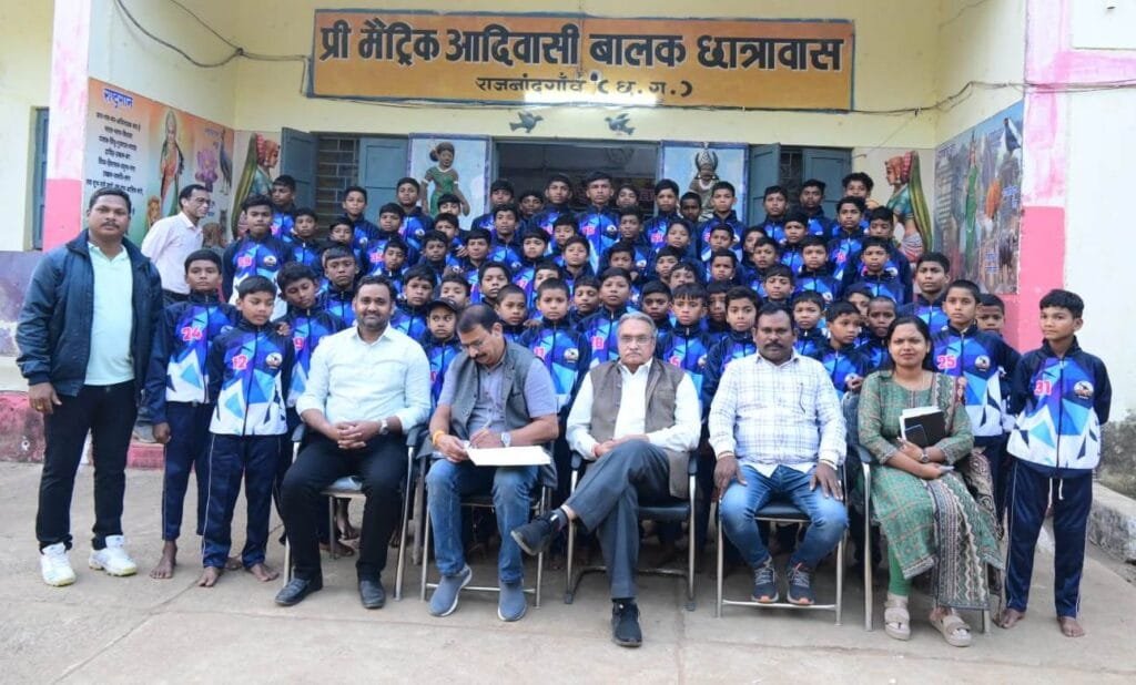 राजनांदगांव : छत्तीसगढ़ राज्य खाद्य आयोग के अध्यक्ष संदीप शर्मा ने आश्रम-छात्रावास, आंगनबाड़ी केन्द्रों, शासकीय उचित मूल्य दुकानों एवं विद्यालयों का किया निरीक्षण