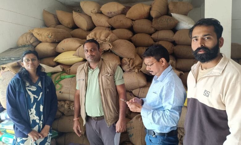 राजनांदगांव : जिले में अवैध धान बिक्री की रोकथाम के लिए कोचियों एवं बिचौलियों पर की जा रही कड़ी कार्रवाई