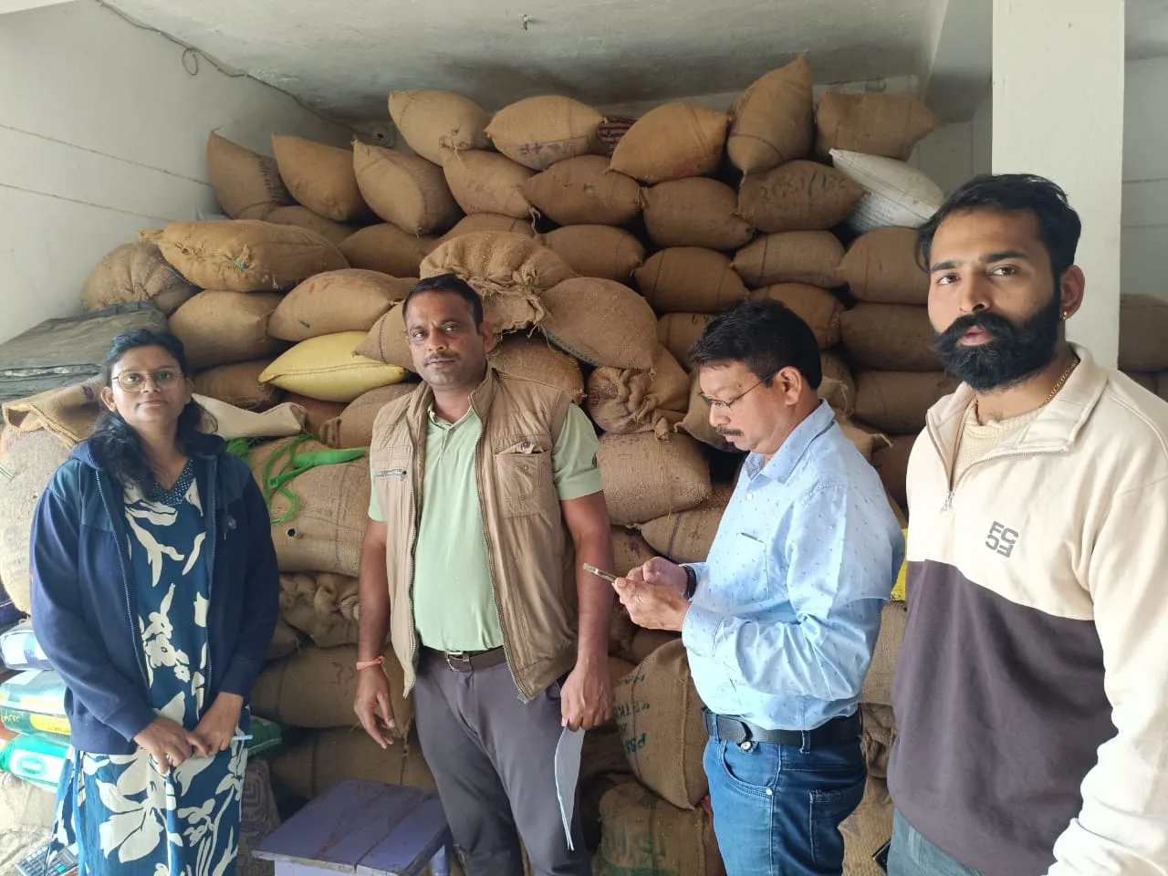 राजनांदगांव : जिले में अवैध धान बिक्री की रोकथाम के लिए कोचियों एवं बिचौलियों पर की जा रही कड़ी कार्रवाई