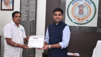 राजनांदगांव : कलेक्टर ने एसआईआर में उत्कृष्ट कार्य करने वाले बीएलओ को प्रशस्ति पत्र देकर किया सम्मानित