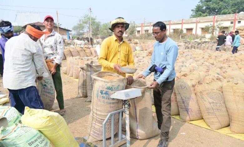 राजनांदगांव : जिले में धान की खरीदी उत्सव के लिए किसानों में उत्साह एवं खुशी