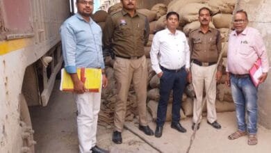 राजनांदगांव : आज कुल 18 प्रकरणों में 48 लाख 69 हजार 46 रूपए मूल्य के 1570.66 क्विंटल (3927 बोरा) अवैध धान जप्त