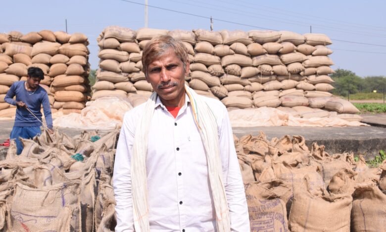 राजनांदगांव : शासन की कृषक उन्नति योजना और समर्थन मूल्य पर धान खरीदी से छोटे किसान भी प्रगति की ओर अग्रसर - किसान भोजराम