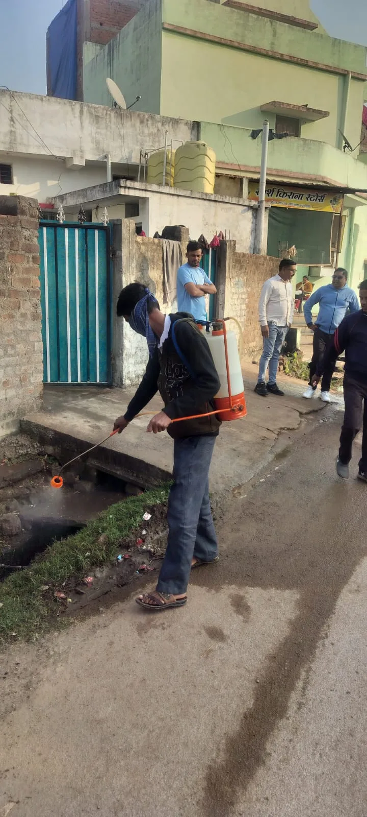 राजनांदगांव : कौरिनभाठा में संक्रामण बीमारी की शिकायत, महापौर ने किया विजिट