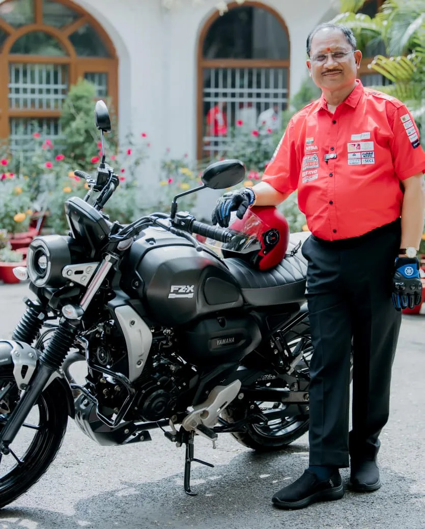 रायपुर : मुख्यमंत्री विष्णुदेव साय ने स्वयं बाइक चलाकर युवाओं को दिया सुरक्षित ड्राइविंग का संदेश