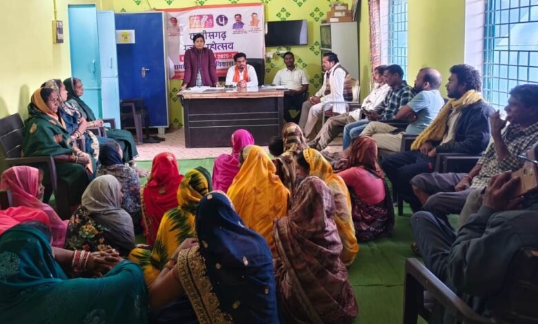 राजनांदगांव : प्रधानमंत्री सूर्यघर मुफ्त बिजली योजना से लाभान्वित करने के लिए सूर्यसभा का आयोजनसूर्यसभा में दी जा रही योजना की जानकारी