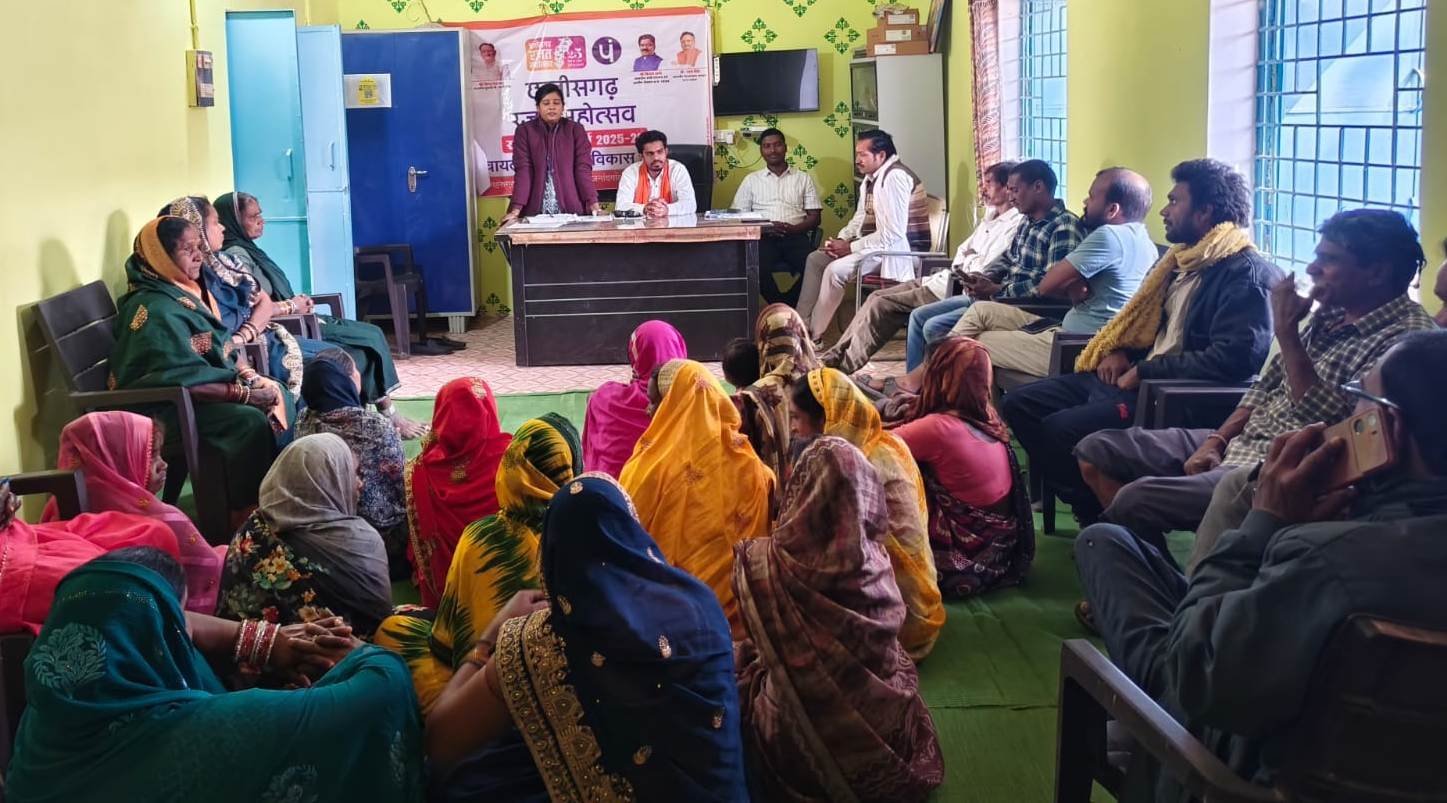 राजनांदगांव : प्रधानमंत्री सूर्यघर मुफ्त बिजली योजना से लाभान्वित करने के लिए सूर्यसभा का आयोजनसूर्यसभा में दी जा रही योजना की जानकारी