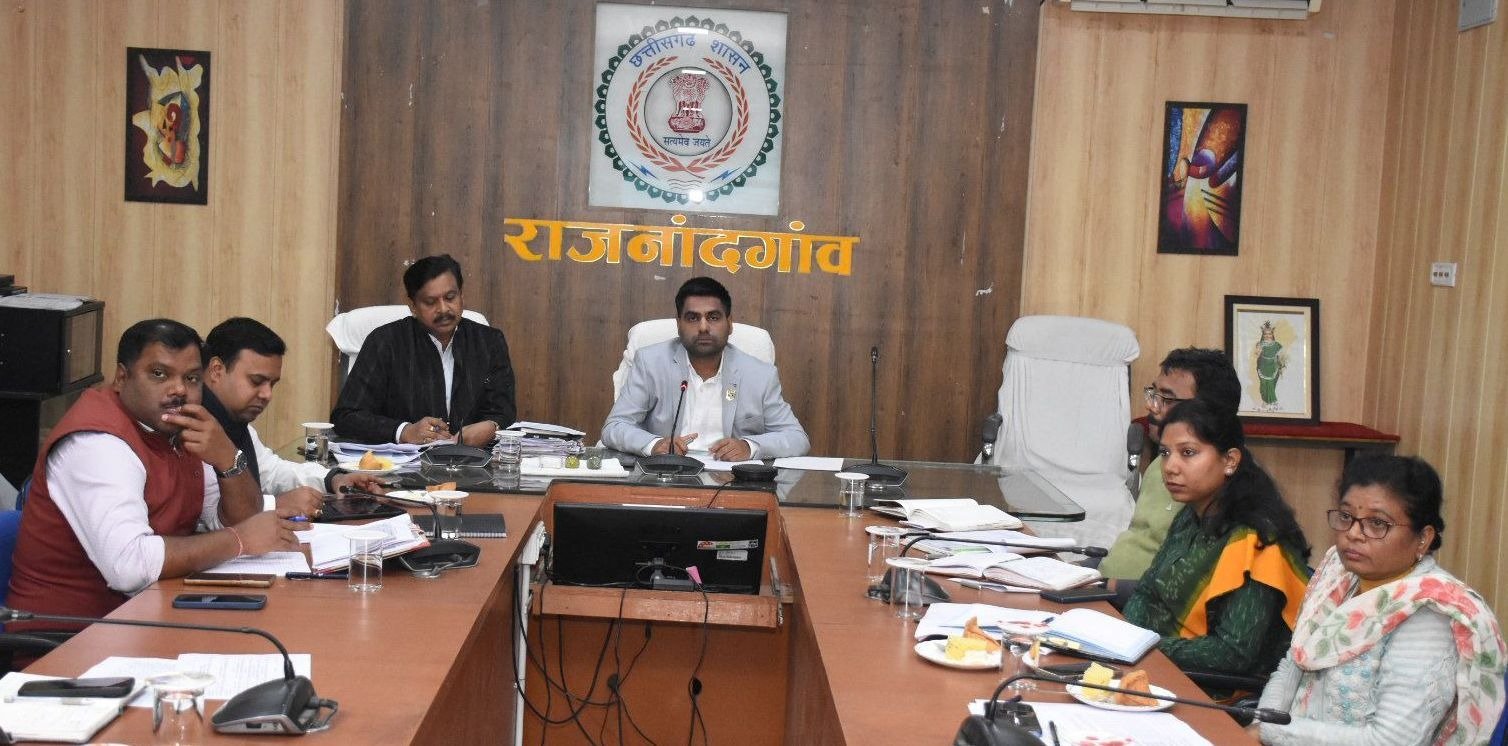 प्रशासन गांव की ओर 2025 के तहत शासन की योजनाओं का लाभ जिले के अंतिम व्यक्ति तक पहुंचाने के लिए करें कार्य : कलेक्टर