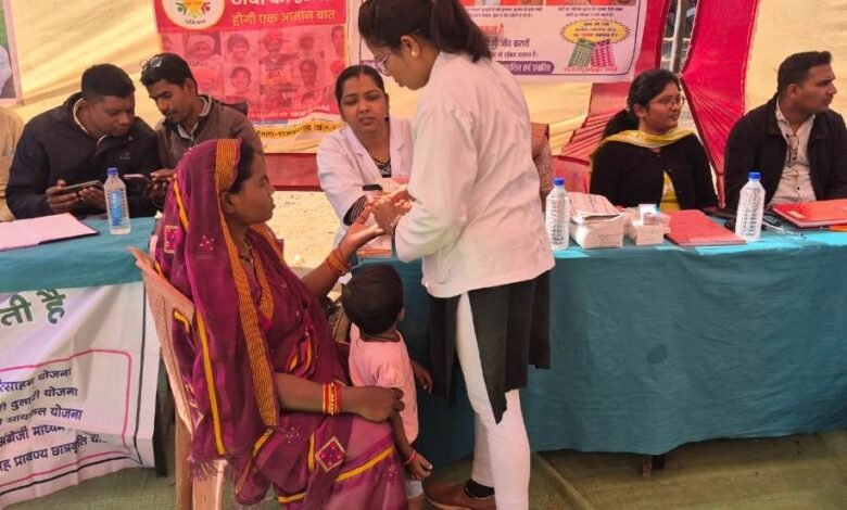 राजनांदगांव : सुशासन सप्ताह - प्रशासन गांव की ओर के तहत ग्राम मडियान में शिविर आयोजित