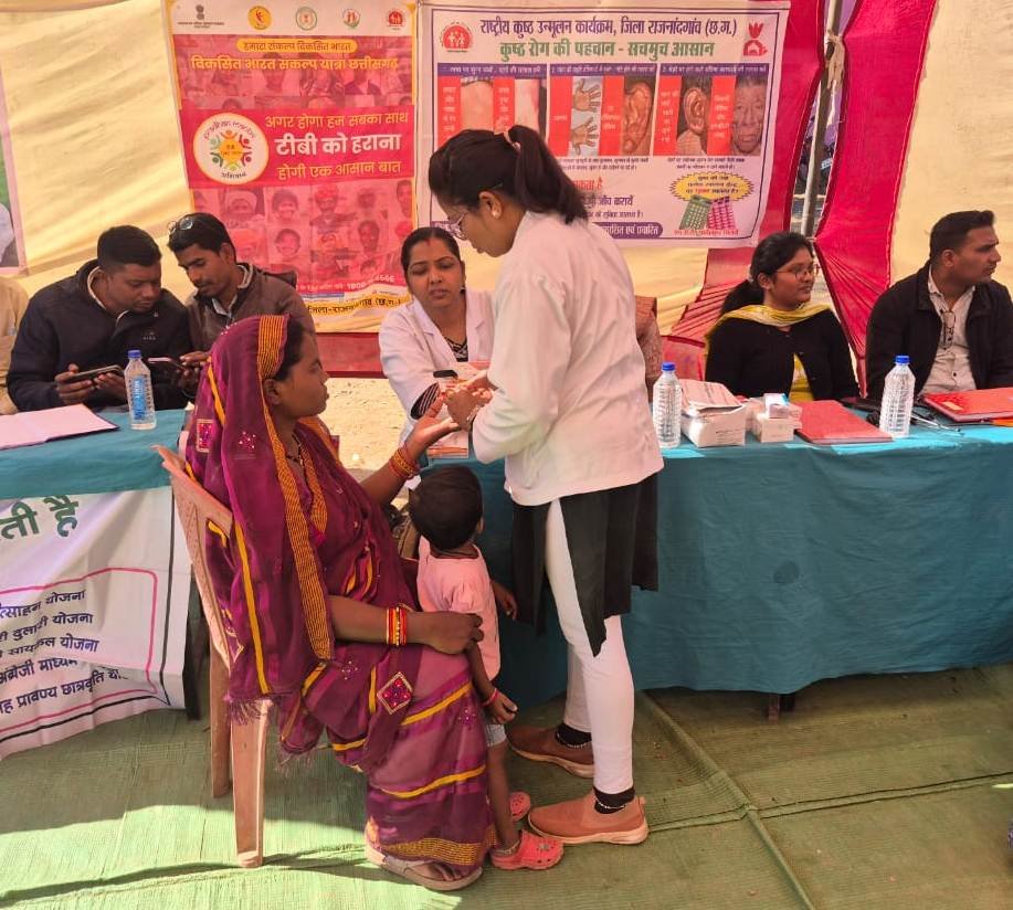 राजनांदगांव : सुशासन सप्ताह - प्रशासन गांव की ओर के तहत ग्राम मडियान में शिविर आयोजित