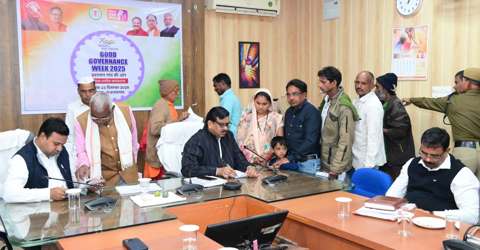 राजनांदगांव : अपर कलेक्टर ने जनदर्शन में सुनी जनसामान्य की समस्याएं