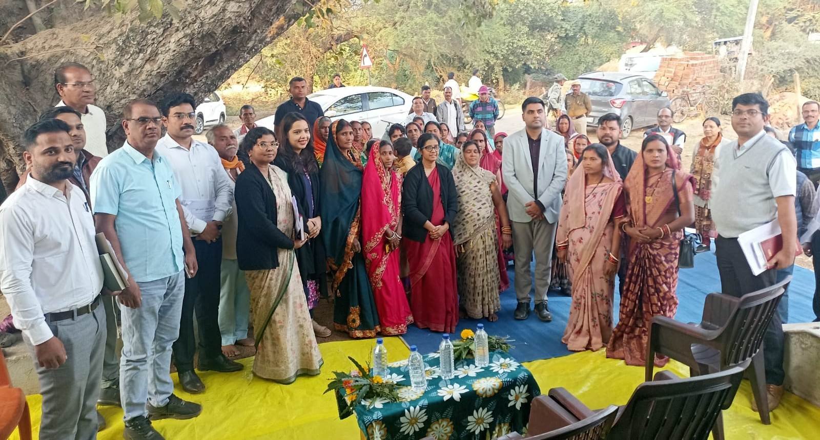 राजनांदगांव : आयुक्त कृषि उत्पादन शहला निगार ने विभिन्न योजनाओं तथा फसल चक्र परिवर्तन कार्यक्रम की प्रगति का अवलोकन करने विभिन्न ग्रामों का किया निरीक्षण