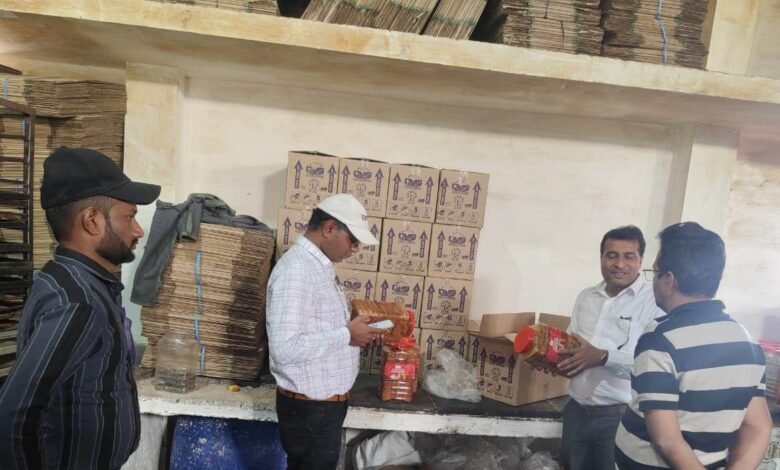 राजनांदगांव : खाद्य एवं औषधि प्रशासन की टीम द्वारा नागरिकों तक गुणवत्तायुक्त खाद्य सामग्री पहुंचाने लगातार की जा रही कार्रवाई