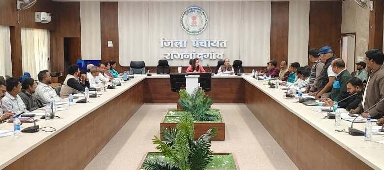 राजनांदगांव : सीईओ जिला पंचायत ने की विभागीय योजना अंतर्गत पंचायतों में निर्माणीन कार्यों की समीक्षा