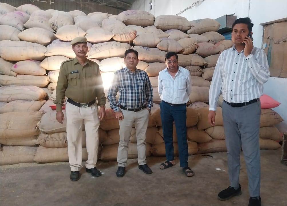 राजनांदगांव : आज कुल 4 प्रकरणों में 75 लाख 37 हजार 960 रूपए मूल्य के 2431.60 क्विंटल (6079 बोरा) अवैध धान जप्त