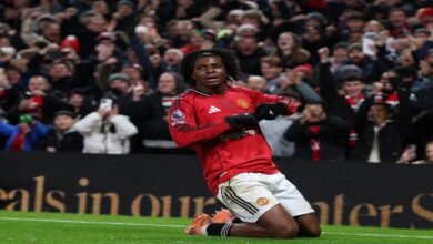 न्यूकैसल बनाम मैनचेस्टर यूनाइटेड के इस रोमांचक मैच का पहला हाफ खत्म हुआ है और फुटबॉल एक्सपर्ट्स की प्रतिक्रियाएं काफी दिलचस्प हैं। मुख्य आकर्षण का केंद्र न्यूकैसल के युवा स्टार पैट्रिक डोर्गु रहे हैं, जबकि यूनाइटेड की टीम संरचना और कप्तानी पर सवाल उठ रहे हैं।