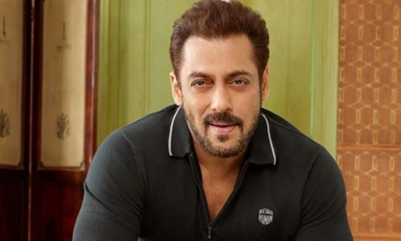 Salman Khan 60th Birthday Celebration: पैप्स संग केक कटिंग, पनवेल फार्महाउस पर सितारों का जमावड़ा