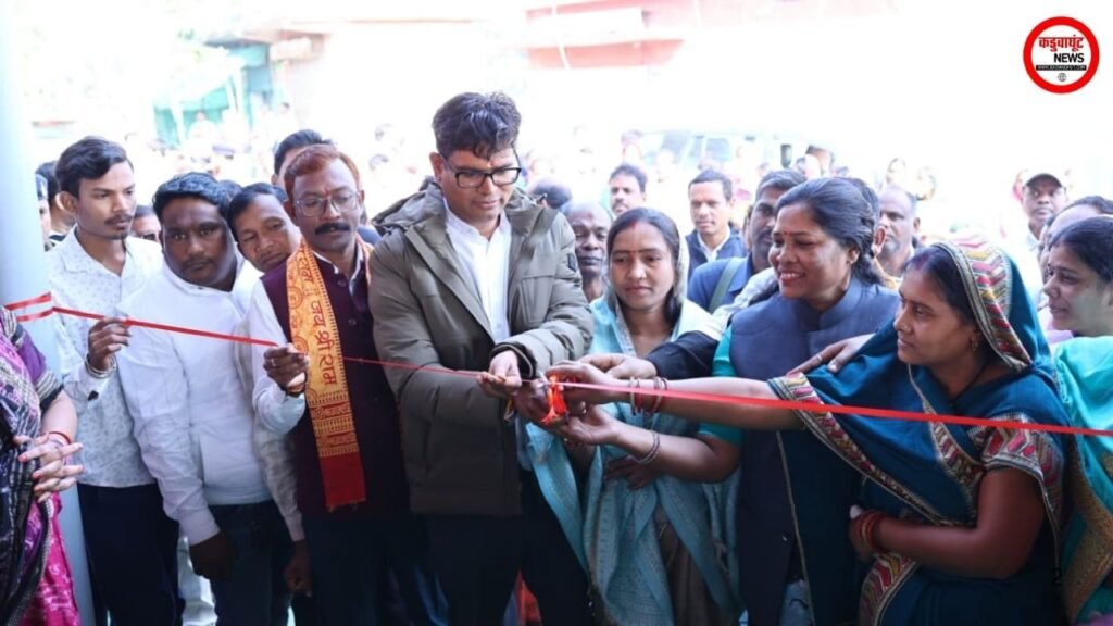 CG: कड़ाके की ठंड में सुबह-सुबह गांवों तक पहुंचे वित्त मंत्री श्री चौधरी, विकास कार्यों को दी नई गति