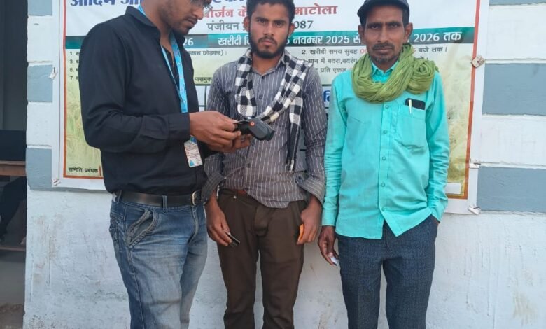  मोहला : समितियों में माइक्रो एटीएम की सुविधा से किसानों को राहत