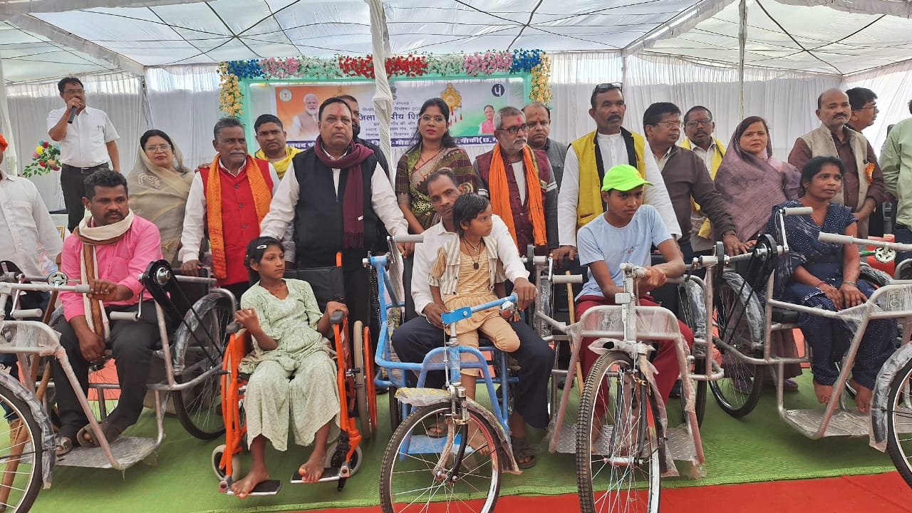 मोहला : "प्रशासन गांव की ओर” शिविर के माध्यम से जिला प्रशासन पहुँचा मानपुर