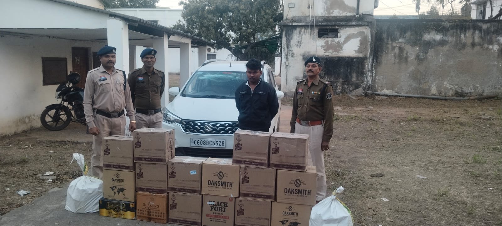 राजनांदगांव : अवैध शराब तस्करी पर बड़ी कार्रवाई, 16 पेटी अंग्रेजी शराब जब्त, आरोपी गिरफ्तार