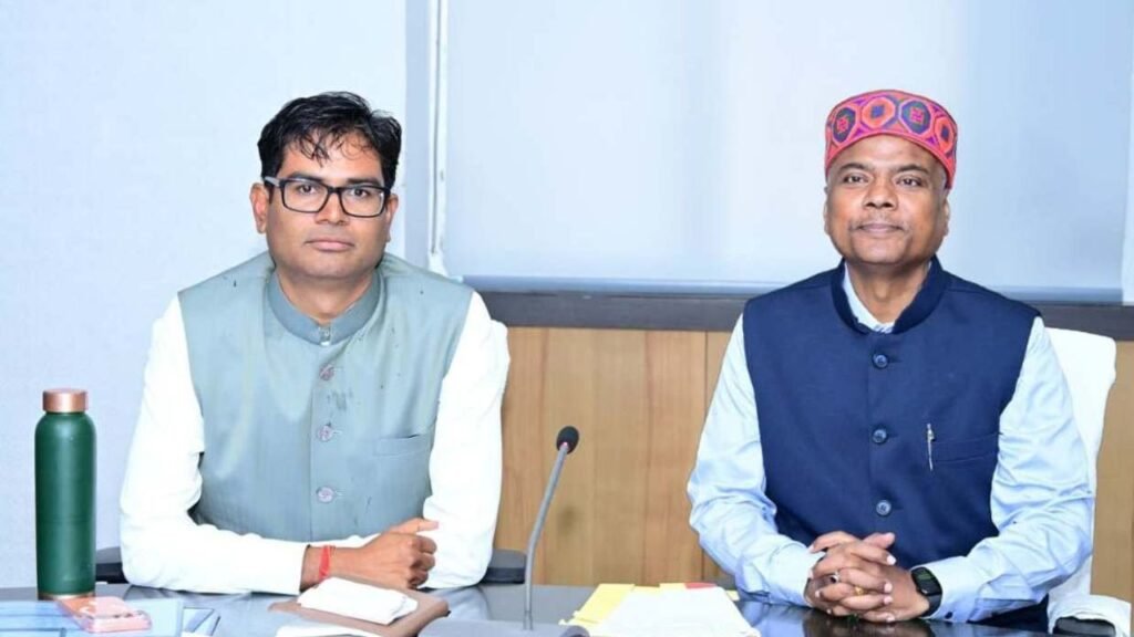 वित्त मंत्री श्री चौधरी ने मंत्री श्री केदार कश्यप के विभागों के बजट तैयारियों पर की चर्चा