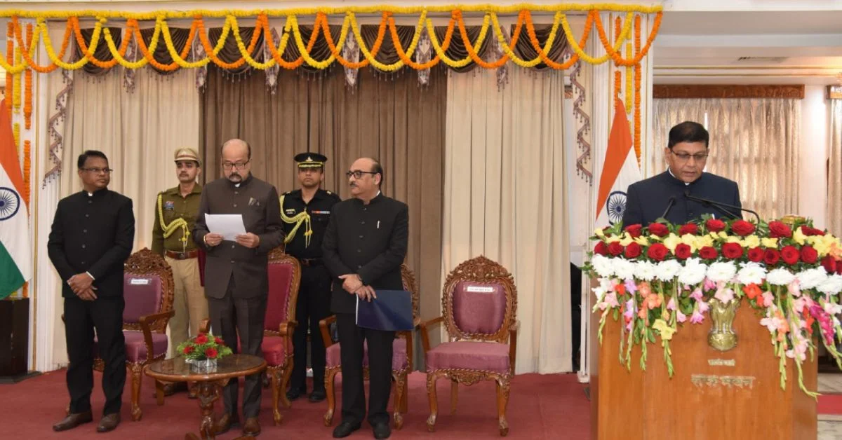 CG: राज्यपाल श्री डेका ने अमिताभ जैन को मुख्य सूचना आयुक्त एवं श्री अग्रवाल और श्री मिश्रा को राज्य सूचना आयुक्त पद की शपथ दिलाई