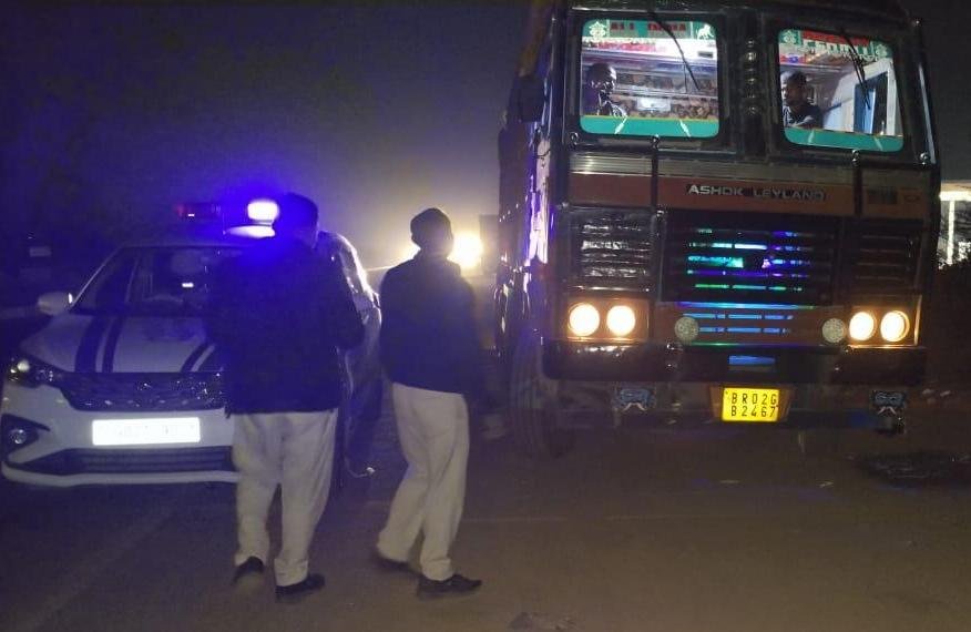 राजनांदगांव : परिवहन विभाग द्वारा नो पार्किंग में खड़े 30 वाहनों पर की गई कार्रवाई