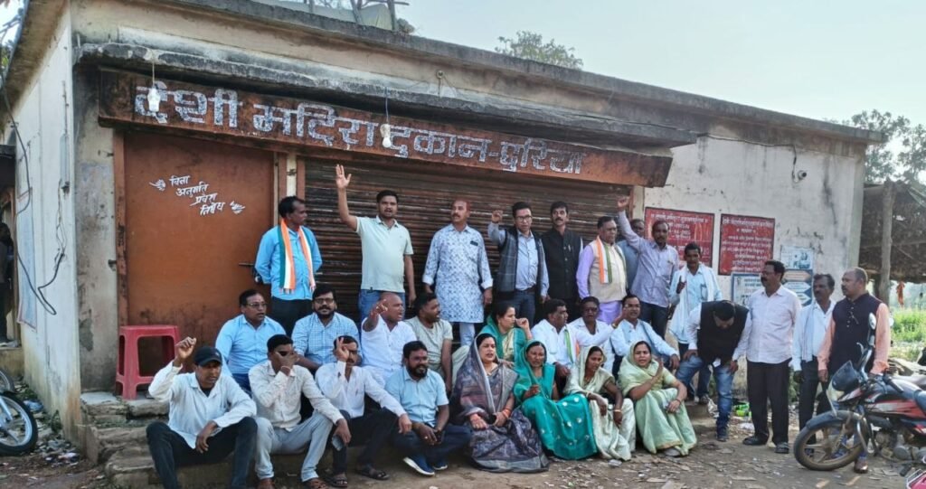 गांधी जी की पुण्य तिथि पर शराब दुकान खोलने का विरोध